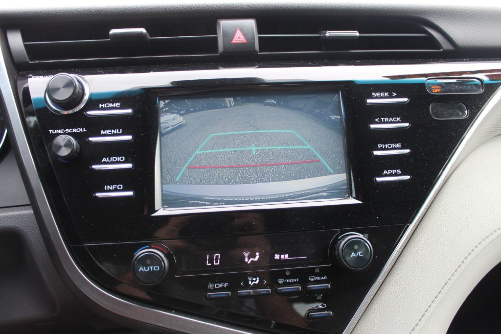 2018 Toyota Camry Image 20