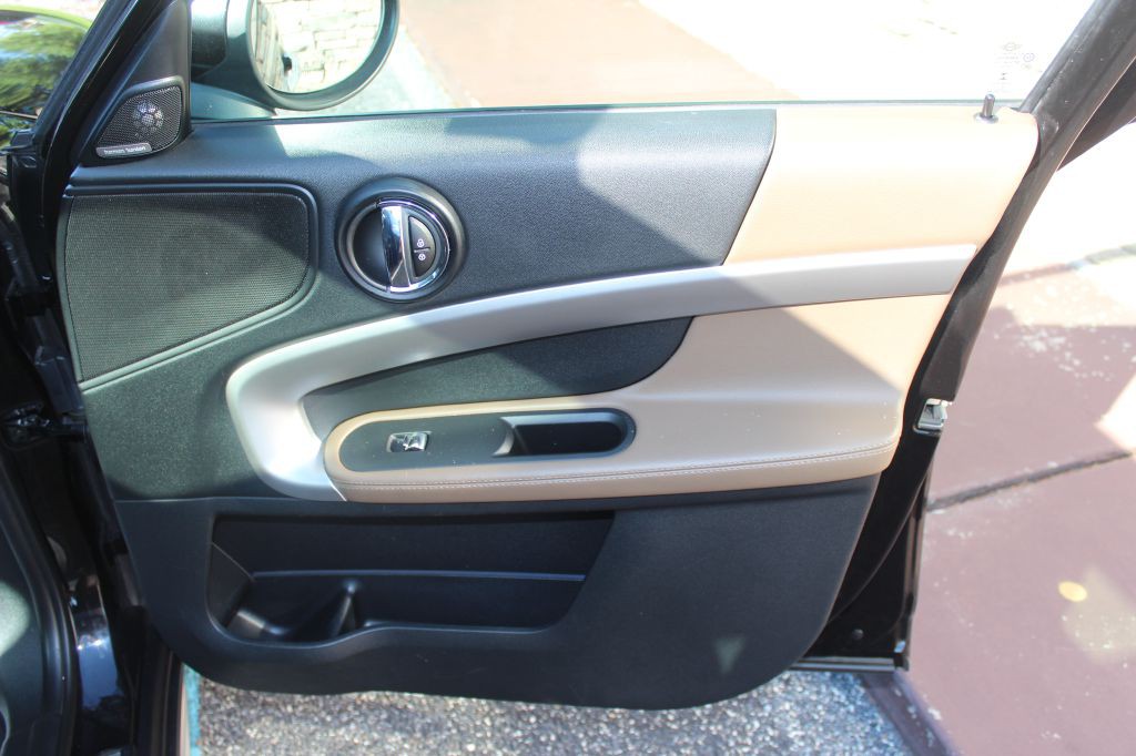 2020 MINI Cooper Image 17