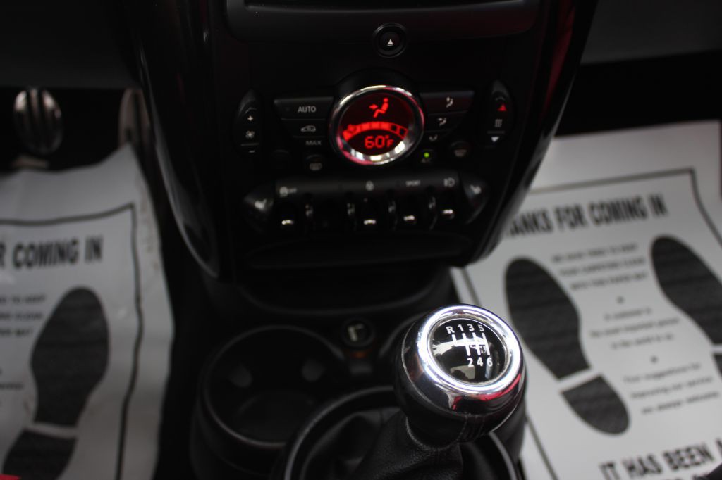 2014 MINI Cooper Image 22