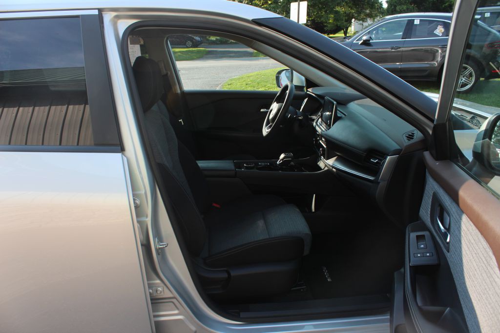 2023 Nissan Rogue Image 16