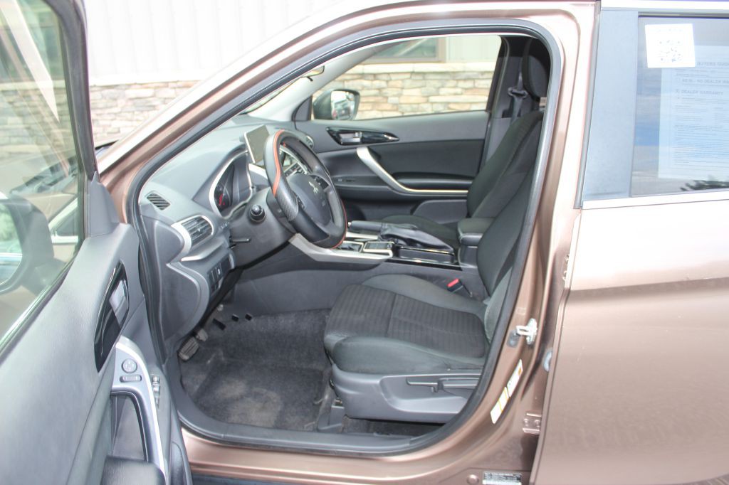 2018 Mitsubishi Eclipse Image 9