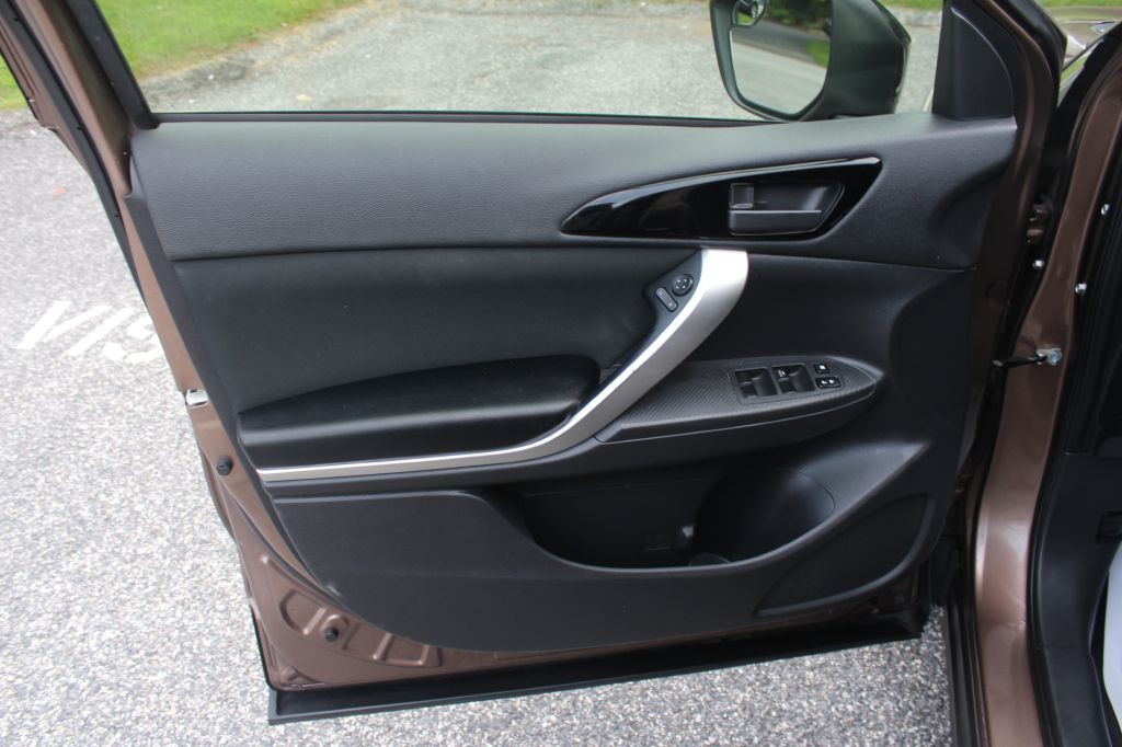 2018 Mitsubishi Eclipse Image 10