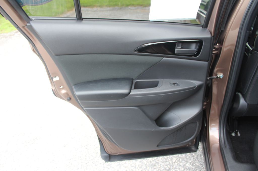 2018 Mitsubishi Eclipse Image 12
