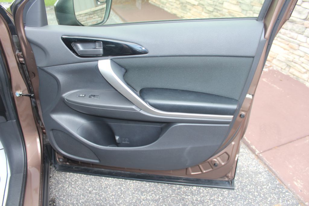 2018 Mitsubishi Eclipse Image 17