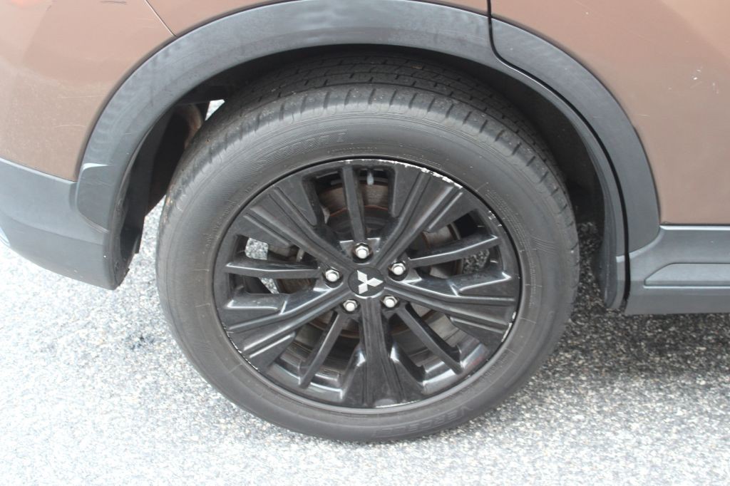 2018 Mitsubishi Eclipse Image 24