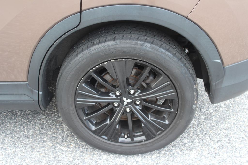 2018 Mitsubishi Eclipse Image 25