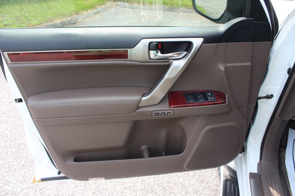 2013 Lexus GX Image 10