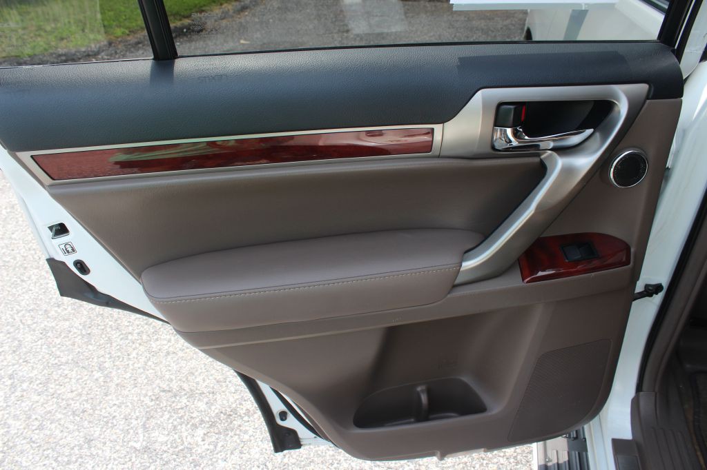 2013 Lexus GX Image 12