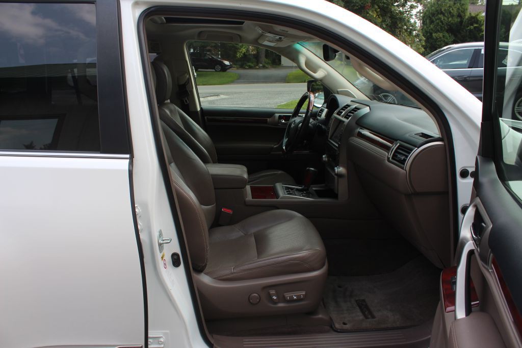 2013 Lexus GX Image 17