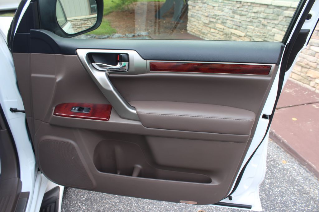 2013 Lexus GX Image 18