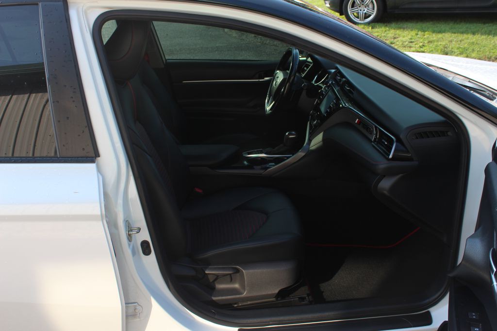 2020 Toyota Camry Image 16