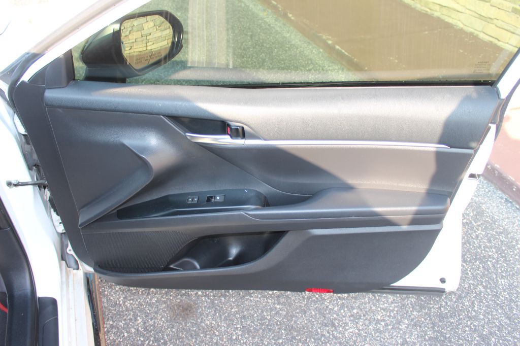 2020 Toyota Camry Image 17