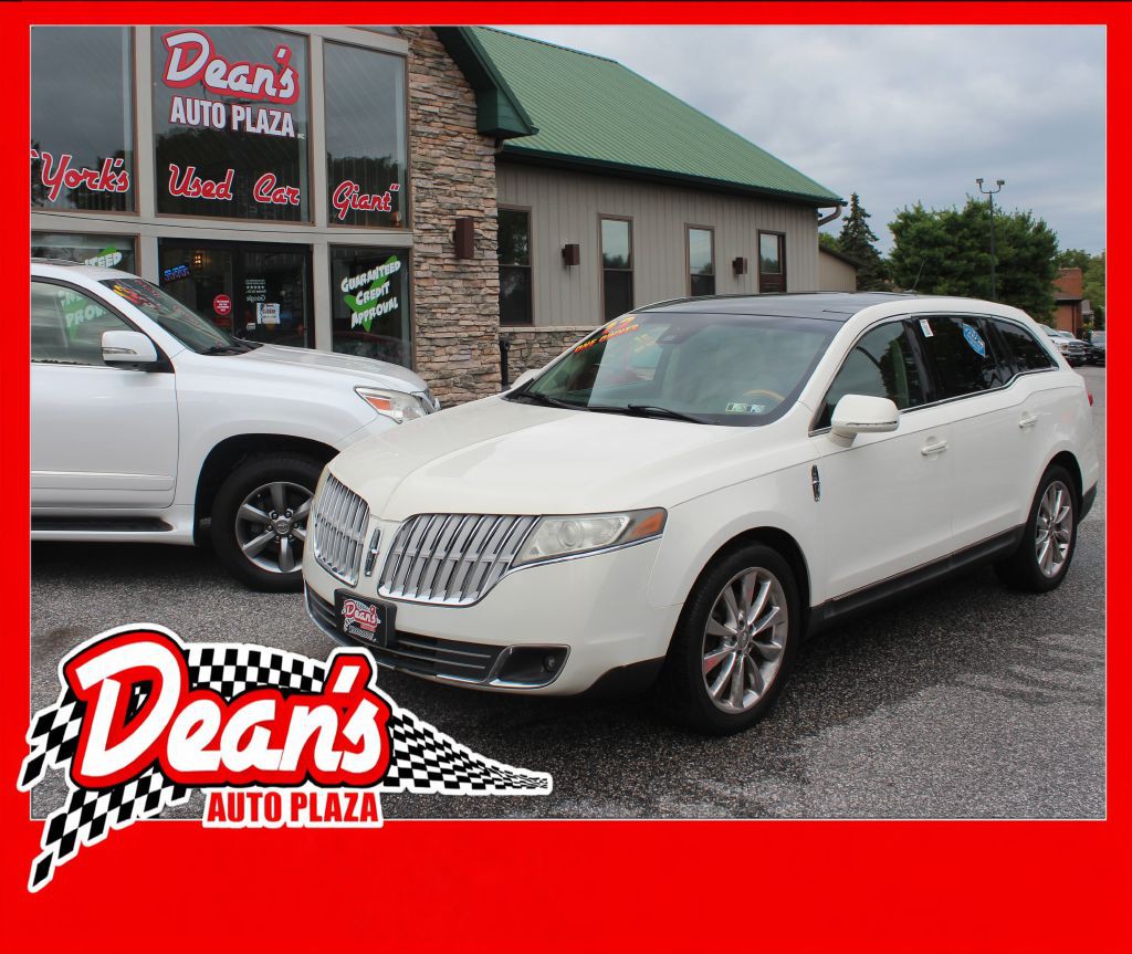 2012 Lincoln MKT Image 1