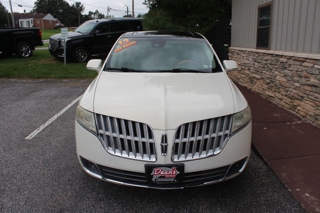2012 Lincoln MKT Image 2