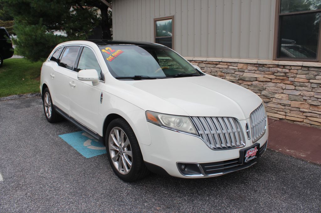 2012 Lincoln MKT Image 3
