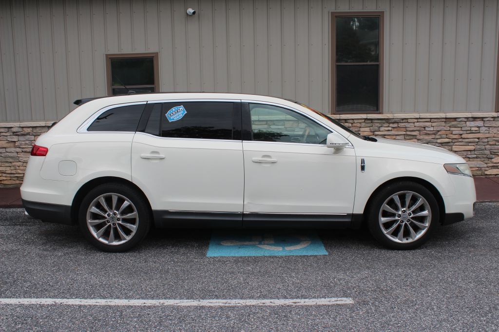 2012 Lincoln MKT Image 4