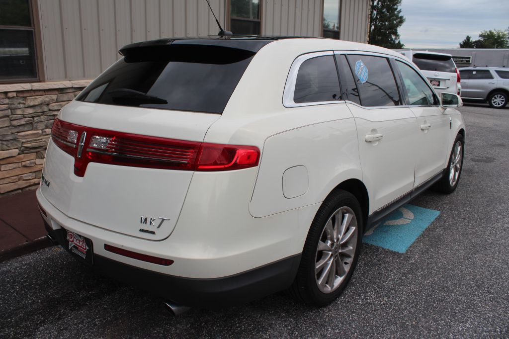 2012 Lincoln MKT Image 5