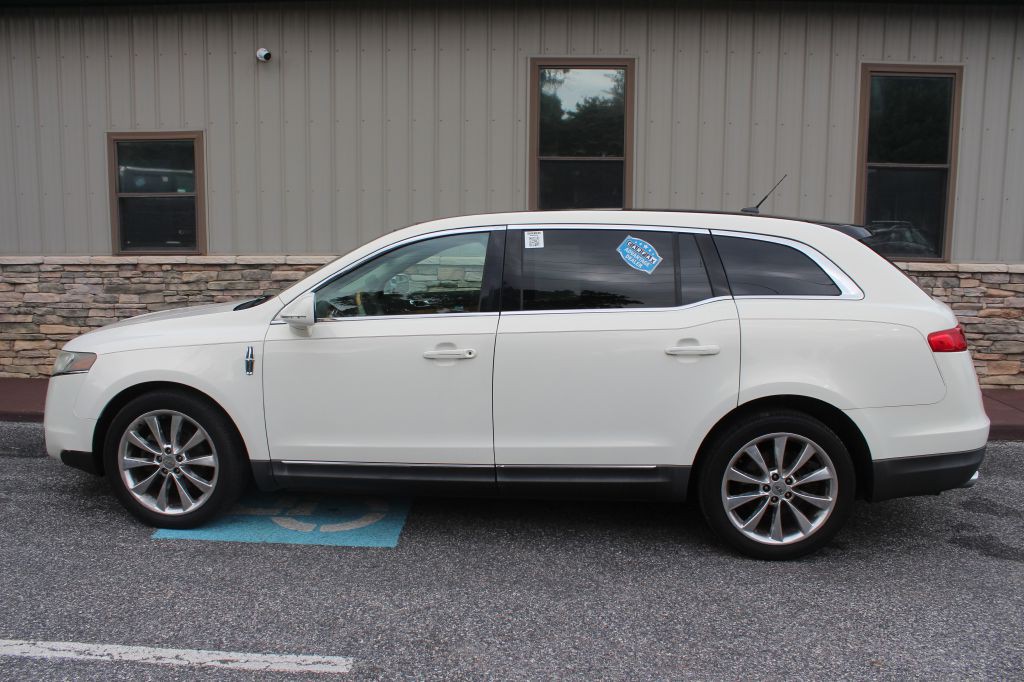 2012 Lincoln MKT Image 8