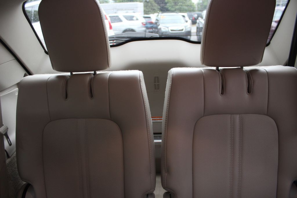 2012 Lincoln MKT Image 13