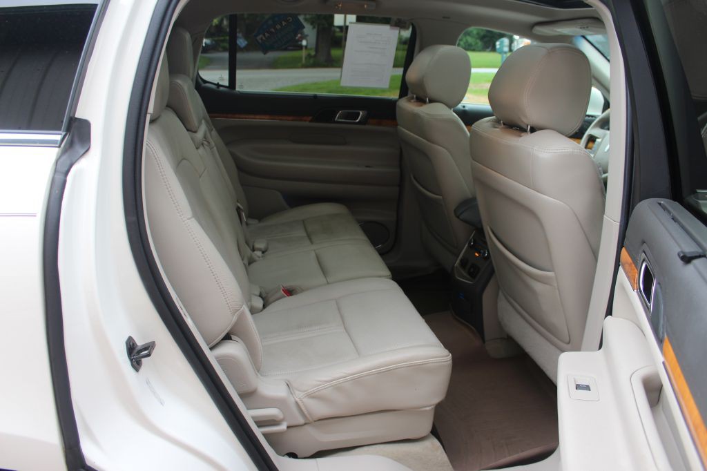 2012 Lincoln MKT Image 14