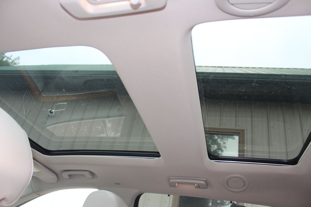2012 Lincoln MKT Image 18
