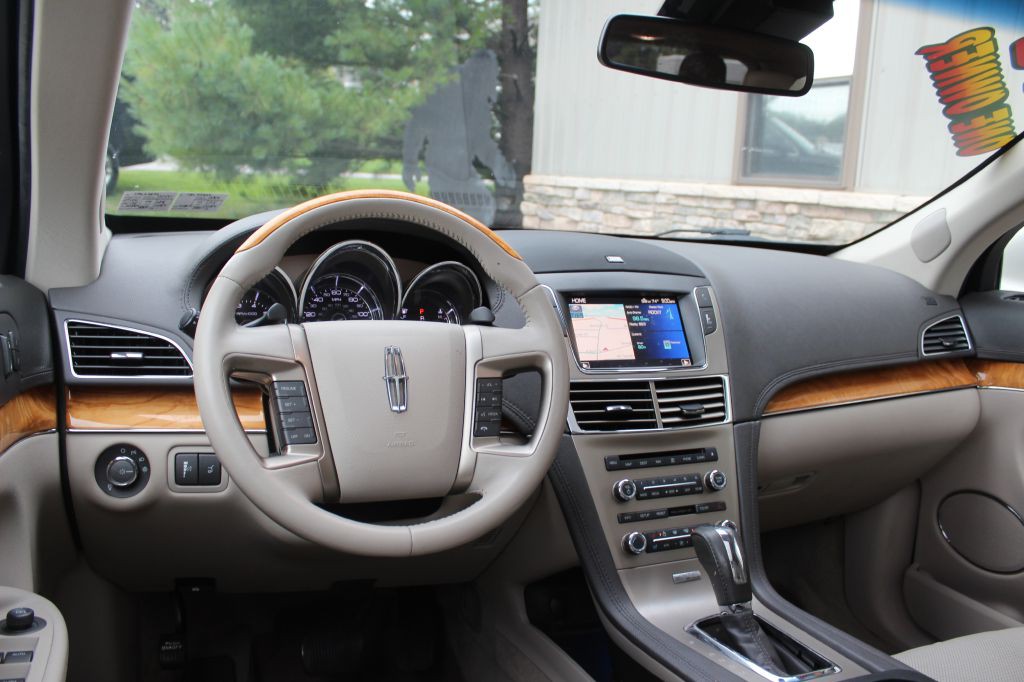 2012 Lincoln MKT Image 19