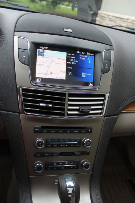2012 Lincoln MKT Image 21