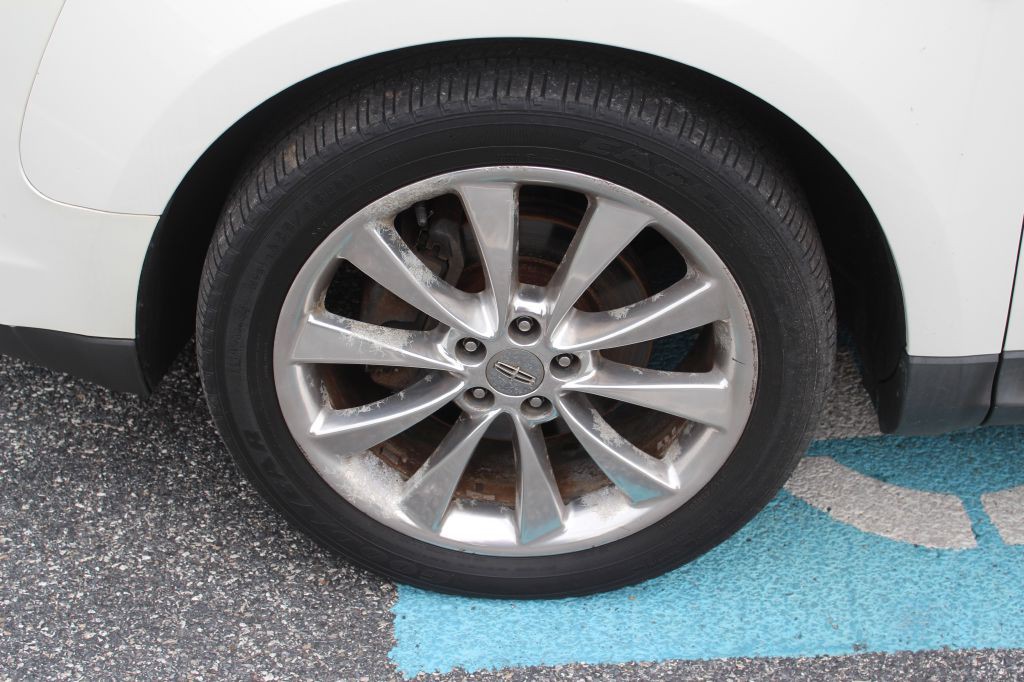 2012 Lincoln MKT Image 24