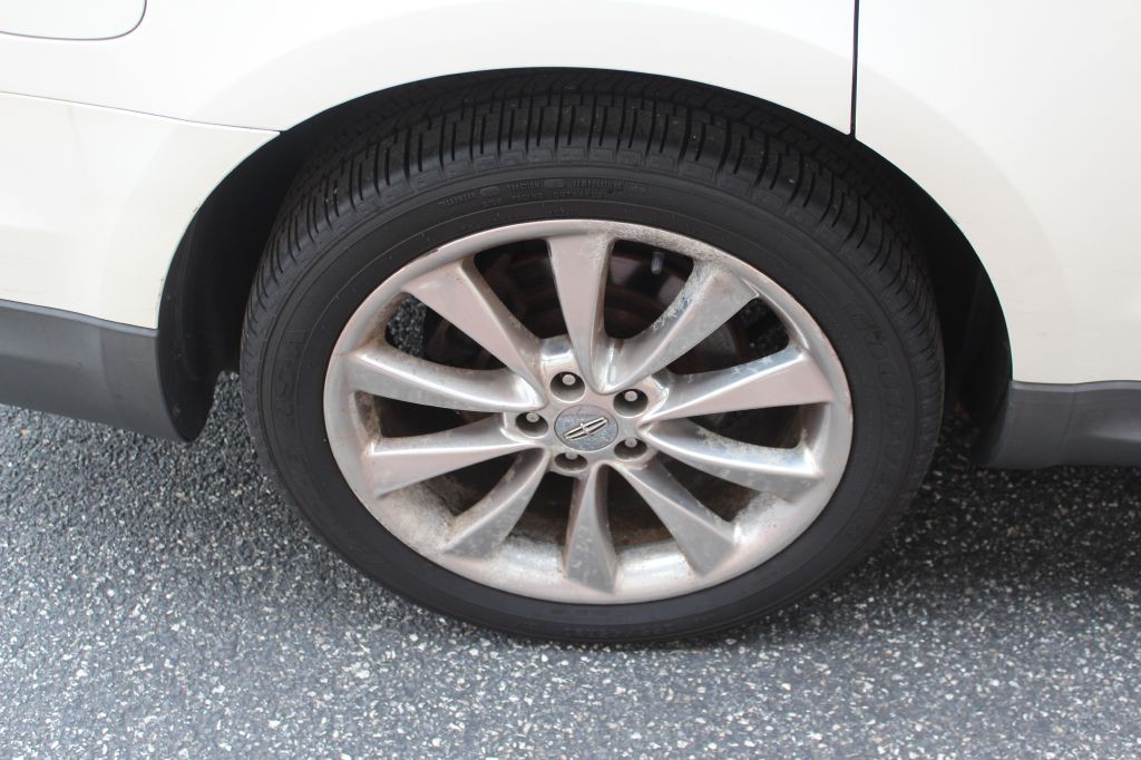 2012 Lincoln MKT Image 26