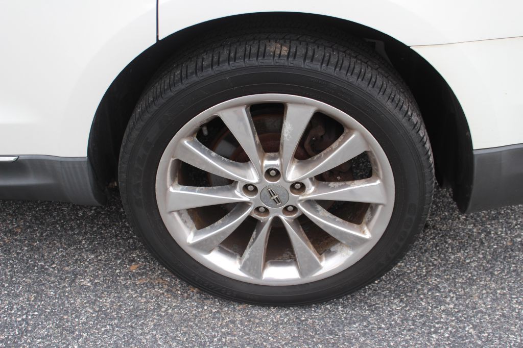 2012 Lincoln MKT Image 27