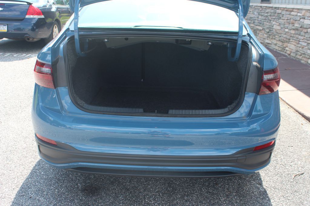 2025 Volkswagen Jetta Image 13