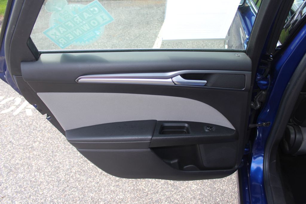 2016 Ford Fusion Image 12