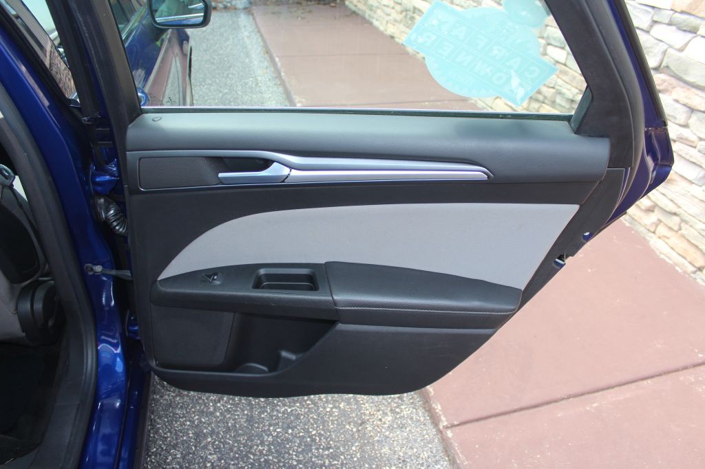 2016 Ford Fusion Image 15
