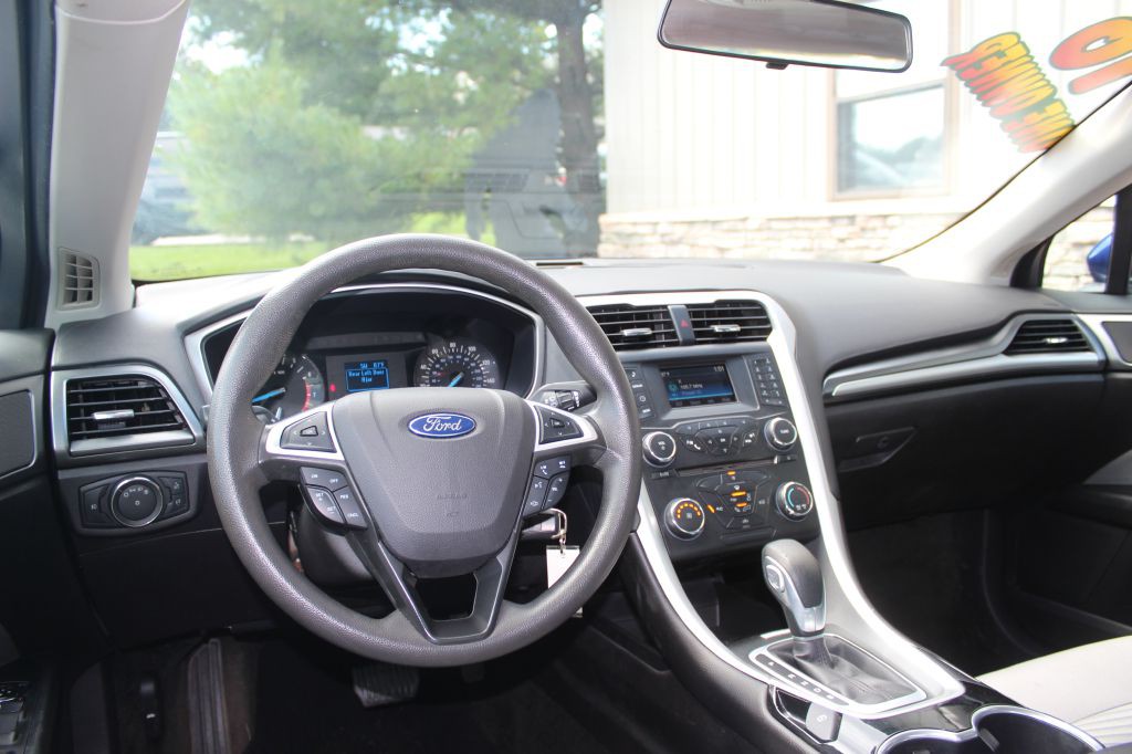 2016 Ford Fusion Image 18