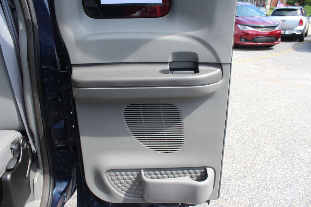 2004 Ford F-250 Image 11