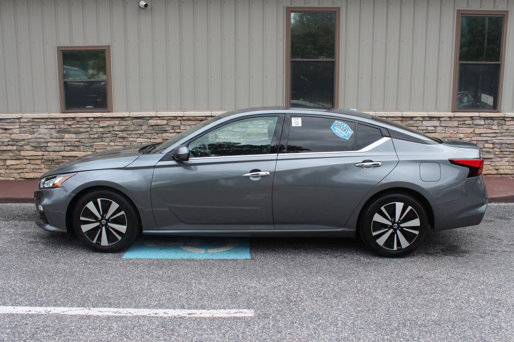 2019 Nissan Altima Image 8