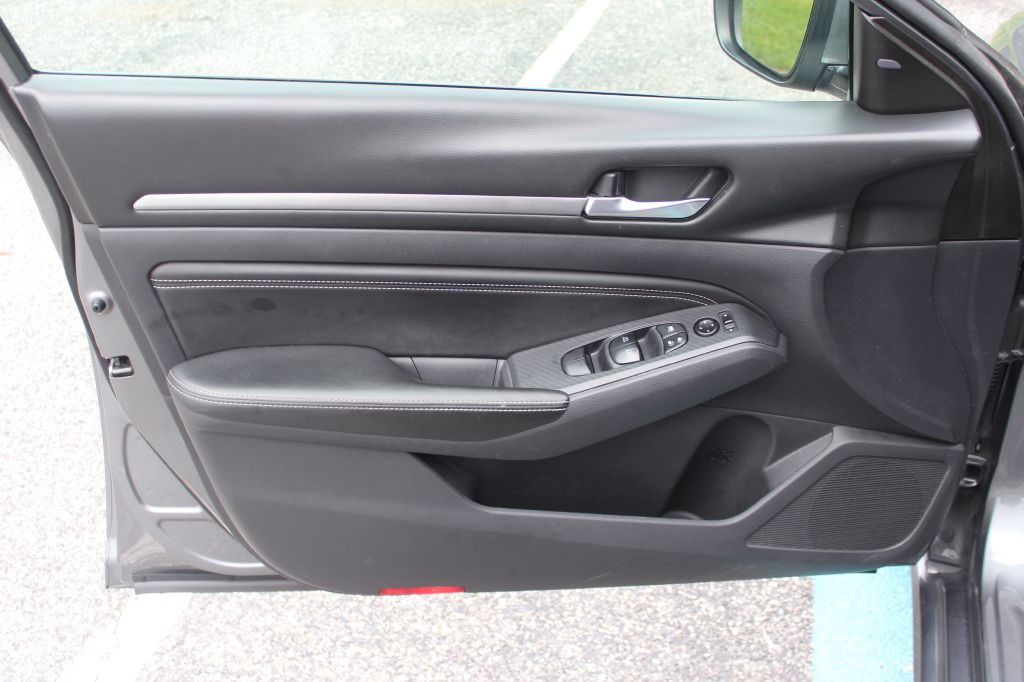 2019 Nissan Altima Image 10