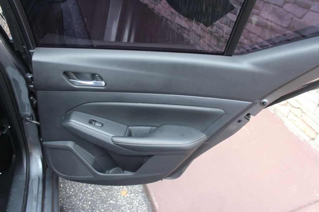 2019 Nissan Altima Image 15