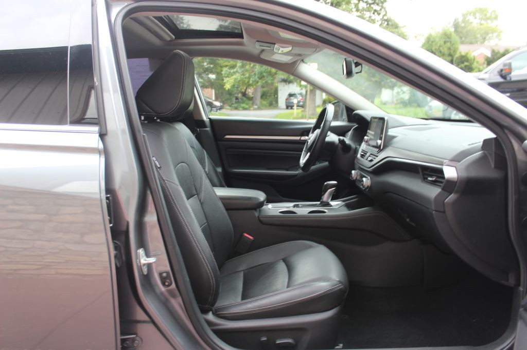 2019 Nissan Altima Image 16