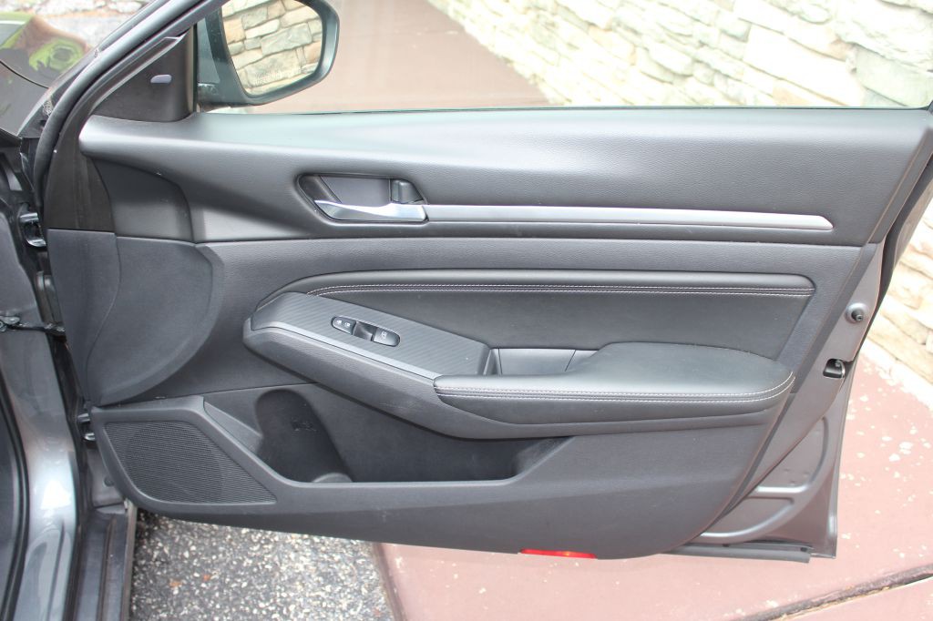 2019 Nissan Altima Image 17