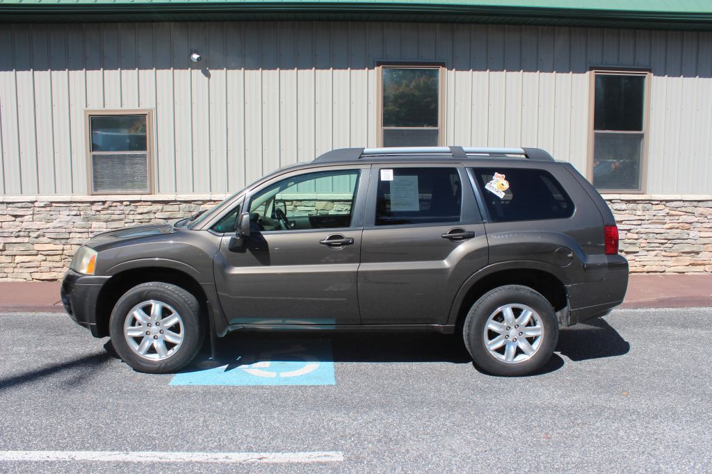 2011 Mitsubishi Endeavor Image 8