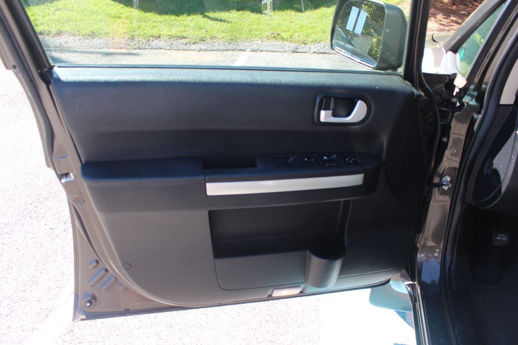 2011 Mitsubishi Endeavor Image 10