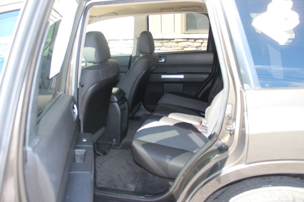 2011 Mitsubishi Endeavor Image 11