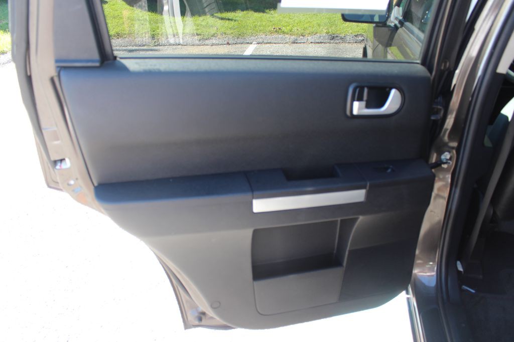 2011 Mitsubishi Endeavor Image 12