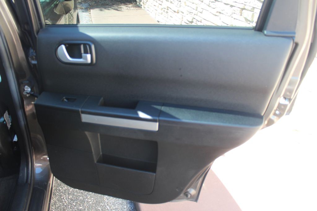 2011 Mitsubishi Endeavor Image 15