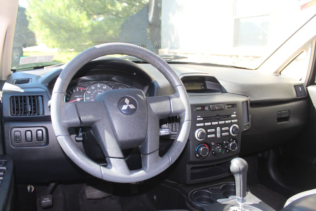 2011 Mitsubishi Endeavor Image 18