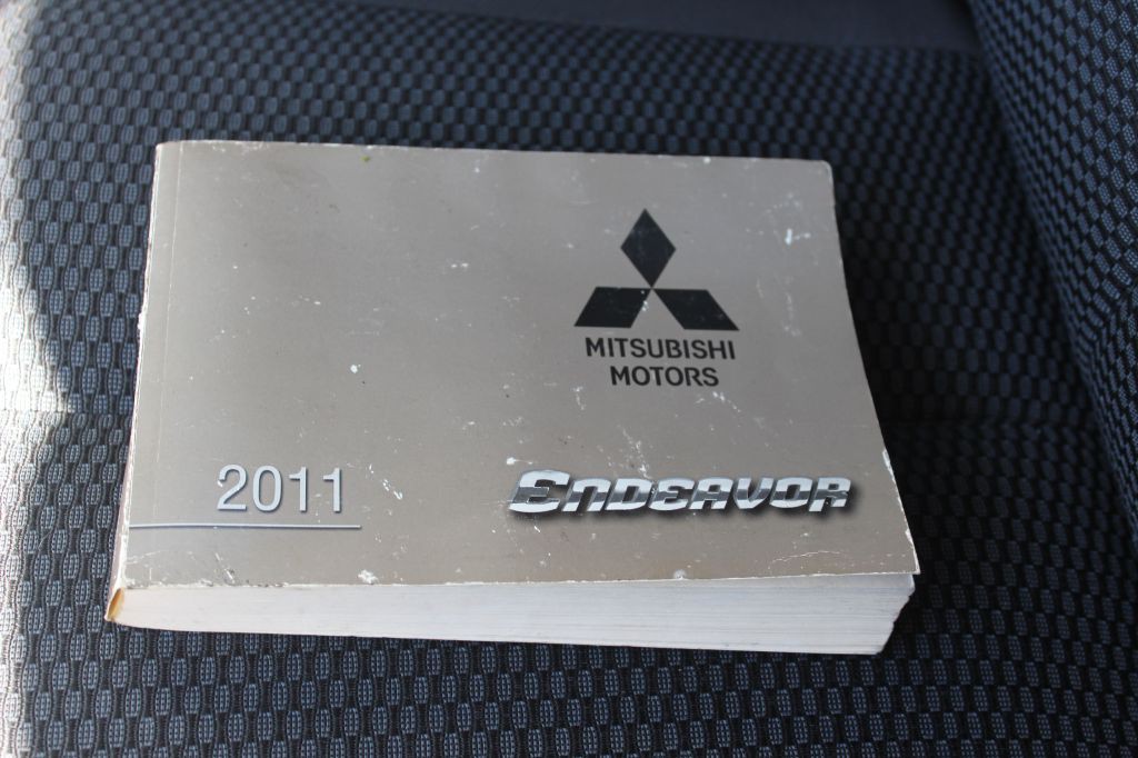 2011 Mitsubishi Endeavor Image 20