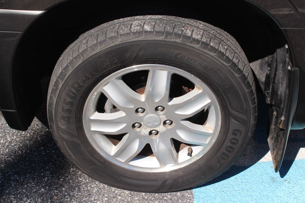 2011 Mitsubishi Endeavor Image 21