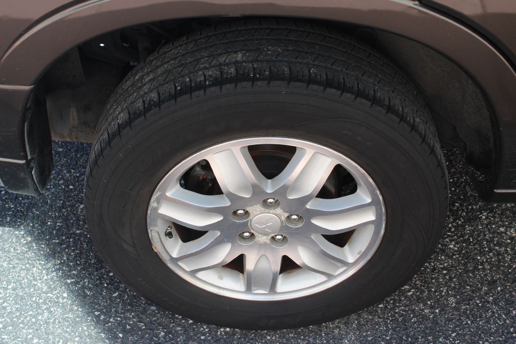 2011 Mitsubishi Endeavor Image 23