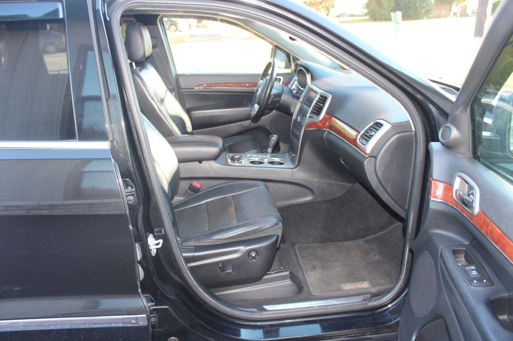 2012 Jeep Grand Cherokee Image 16